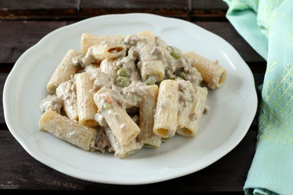 Pasta with Cream, Peas, and White Ragù