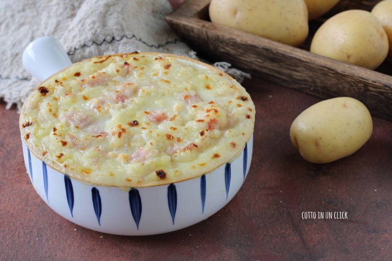 baked mashed potatoes with ham and mozzarella