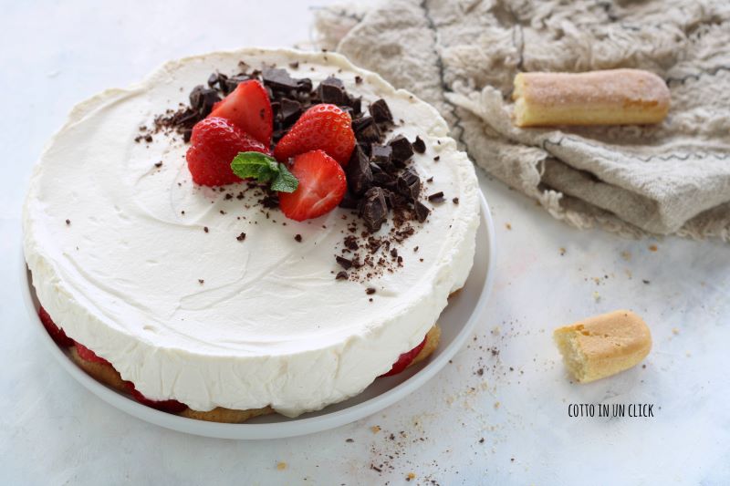 cold strawberry and mascarpone cake fresh and delicious