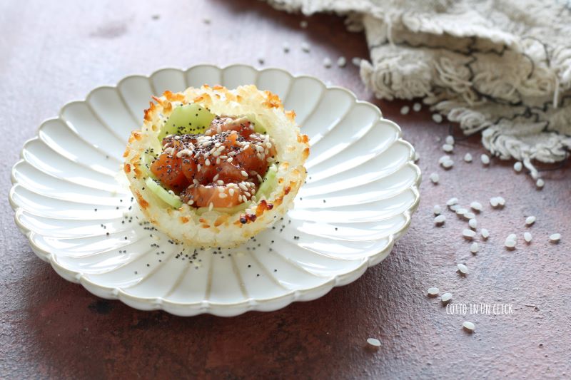 crispy rice baskets with marinated salmon and cucumbers