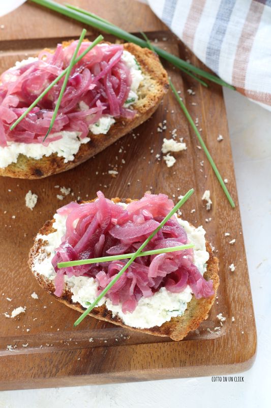 crostini with caramelized onions and cheese