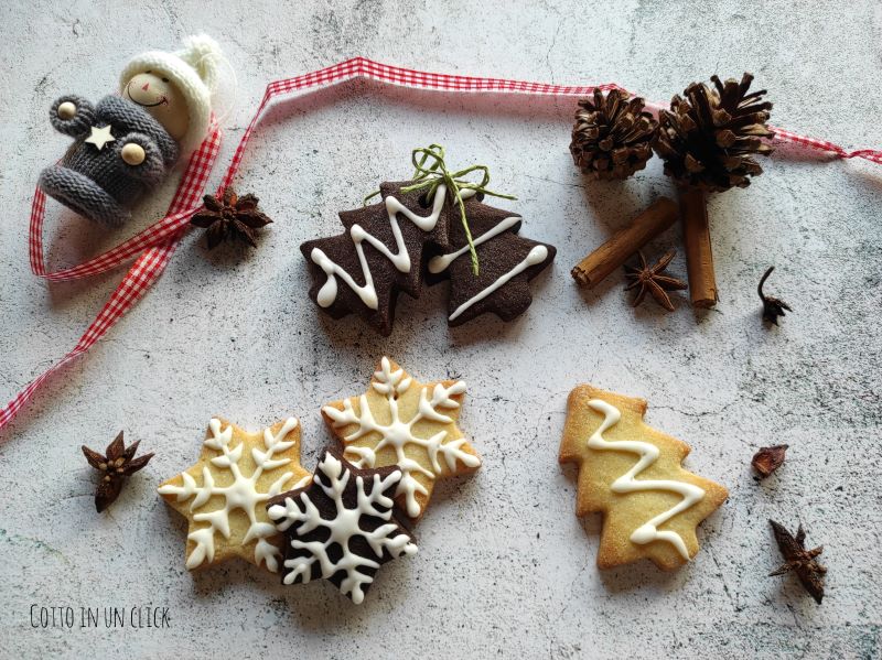decorated Christmas cookies