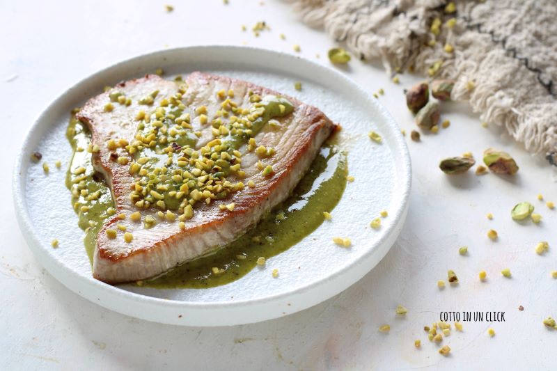 pistachio tuna fillet
