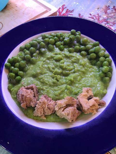 Fish egg on cream of peas