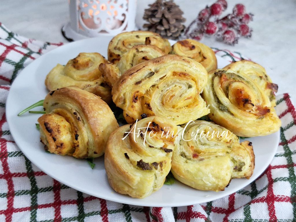 PUFF PASTRY SPIRALS WITH OLIVES AND PEPPER PESTO