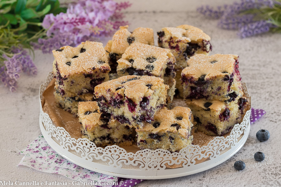 Quick Blueberry Cake without Butter and Milk