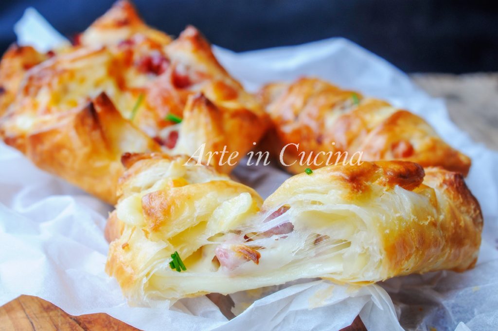 Quick puff pastry bundles with provola and cold cuts