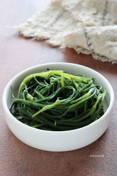 remove the agretti from the pot and use them for recipe preparation