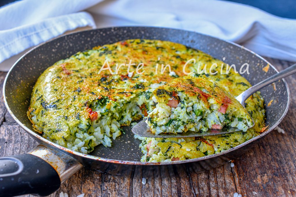 Light recipe for rice and spinach cake in a skillet