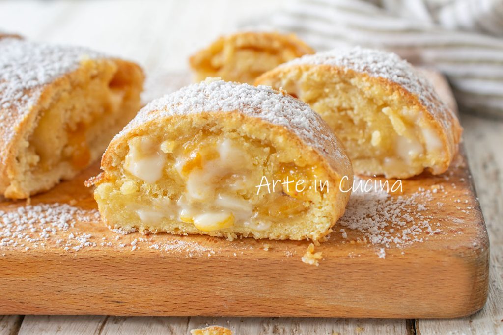 Roll of shortbread with milk cream and jam
