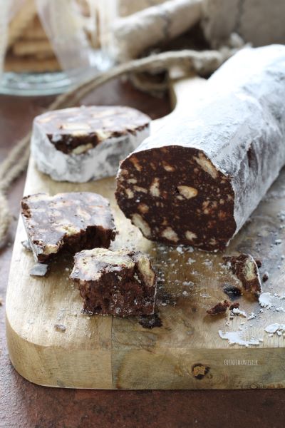 roll the salami in powdered sugar, slice, and serve