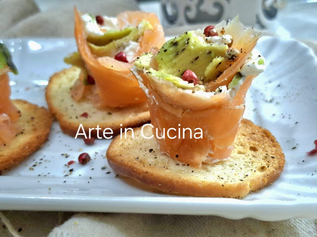 SALMON ROSES quick canapés