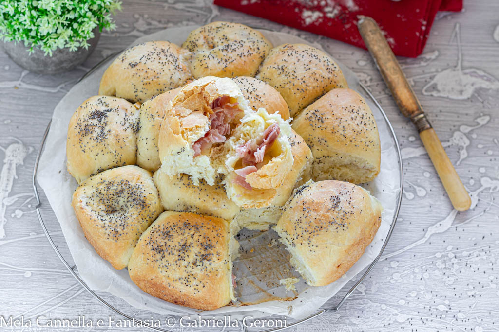 Savory Danube with Ham and Smoked Cheese (step-by-step photos)