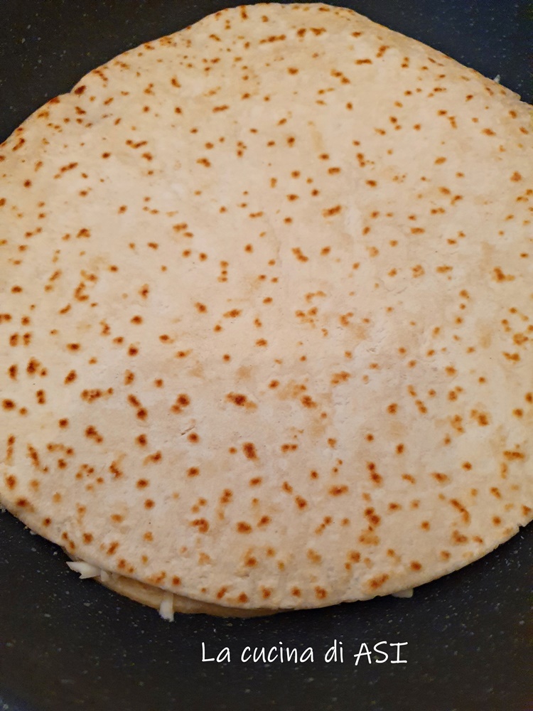 stuffed flatbread cake cooked in a pan in 15 minutes