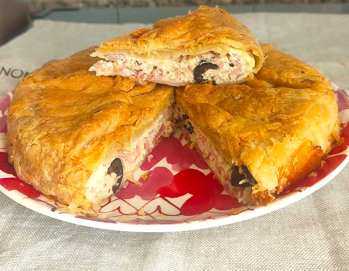 SAVORY PIE WITH PUFF PASTRY, Fresh Cheese, Cooked Ham, and Olives with Air Fryer