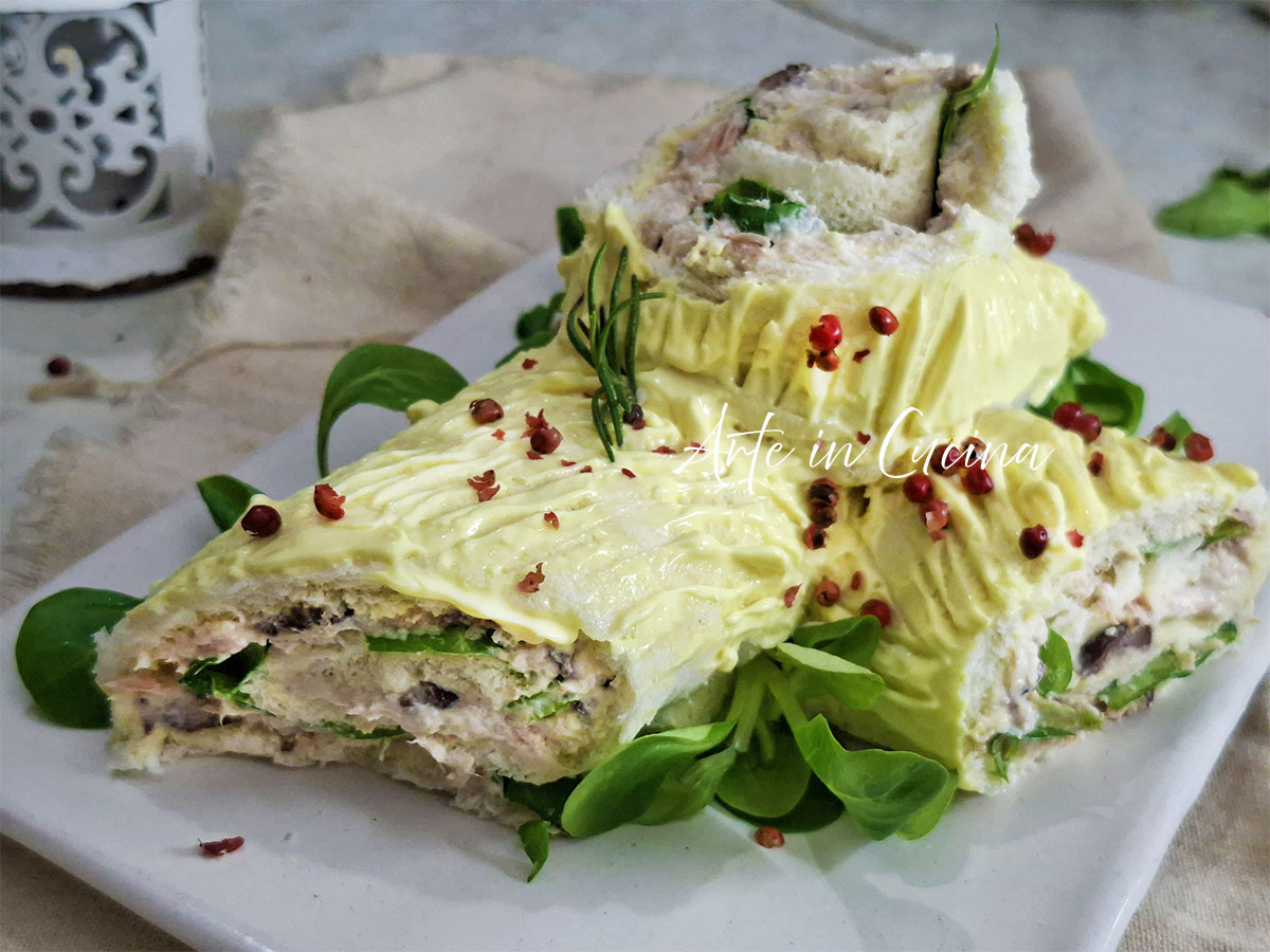 SAVORY LOG WITH TUNA and OLIVES