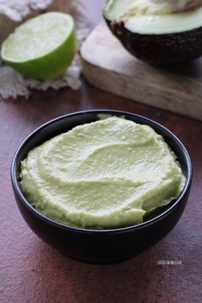 serve the avocado mayonnaise in a small bowl with toasted crostini