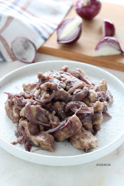 serve the chicken strips with onions with a sprinkle of pepper