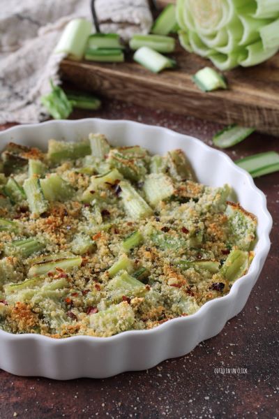 serve the chicory accompanying it with meat and cheese main courses