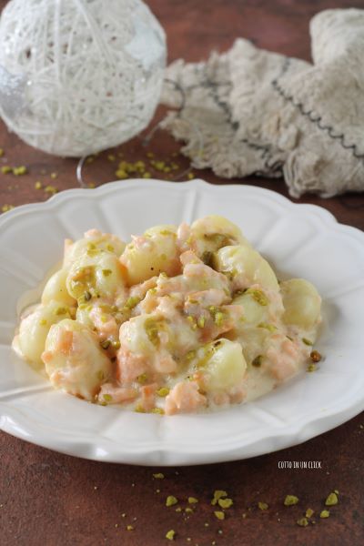 serve the gnocchi with pistachio pesto and chopped pistachios