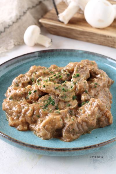 serve the meat still hot accompanied by potatoes or puree