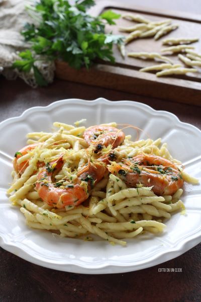 serve the trofie hot with more lemon zest