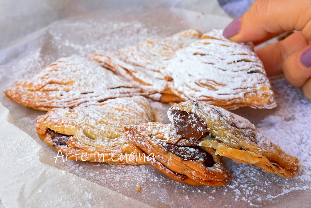 Delicious Neapolitan sfogliatelle ricce with Nutella