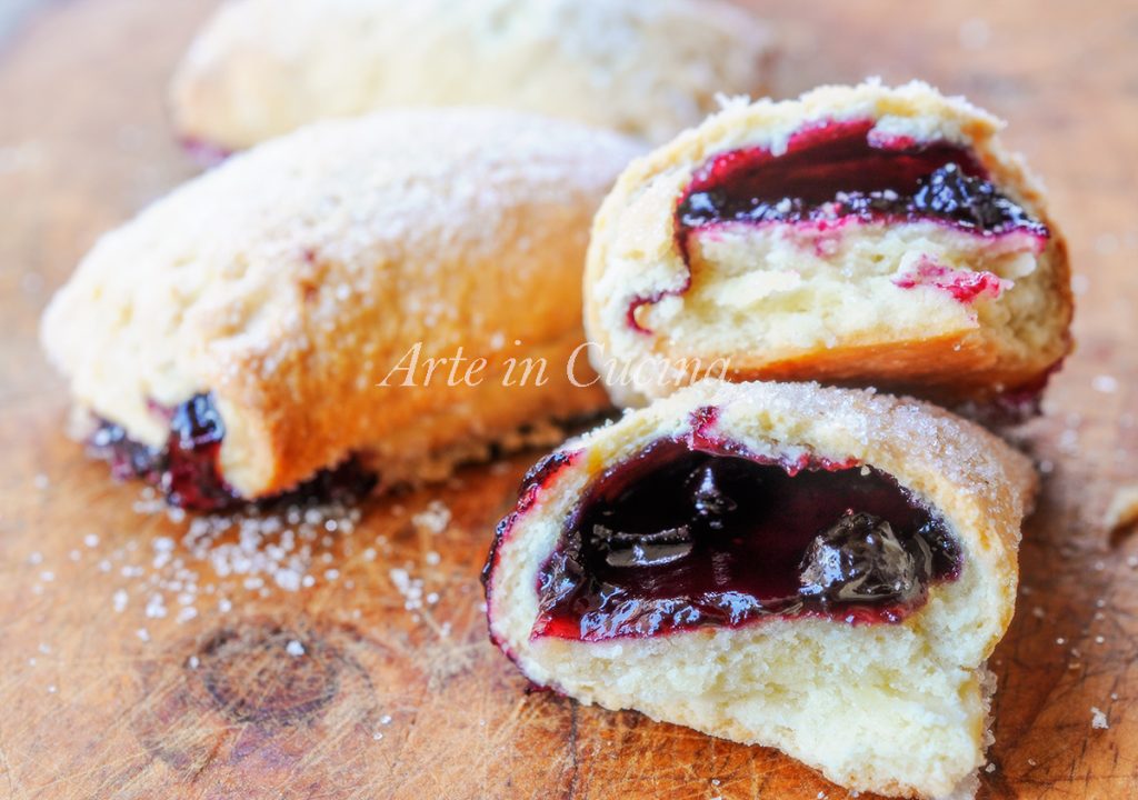 SHORTCRUST PASTRY BUNDLES with jam