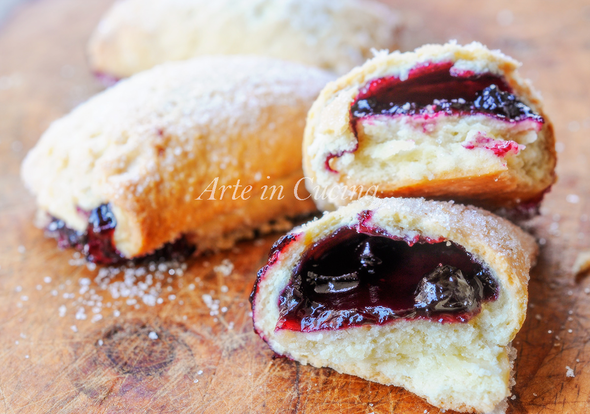 SHORTCRUST PASTRY BUNDLES filled with jam