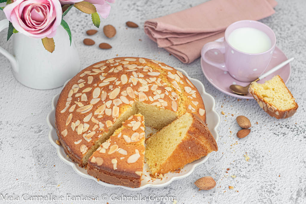 Soft and Fragrant Almond Cake Without Butter