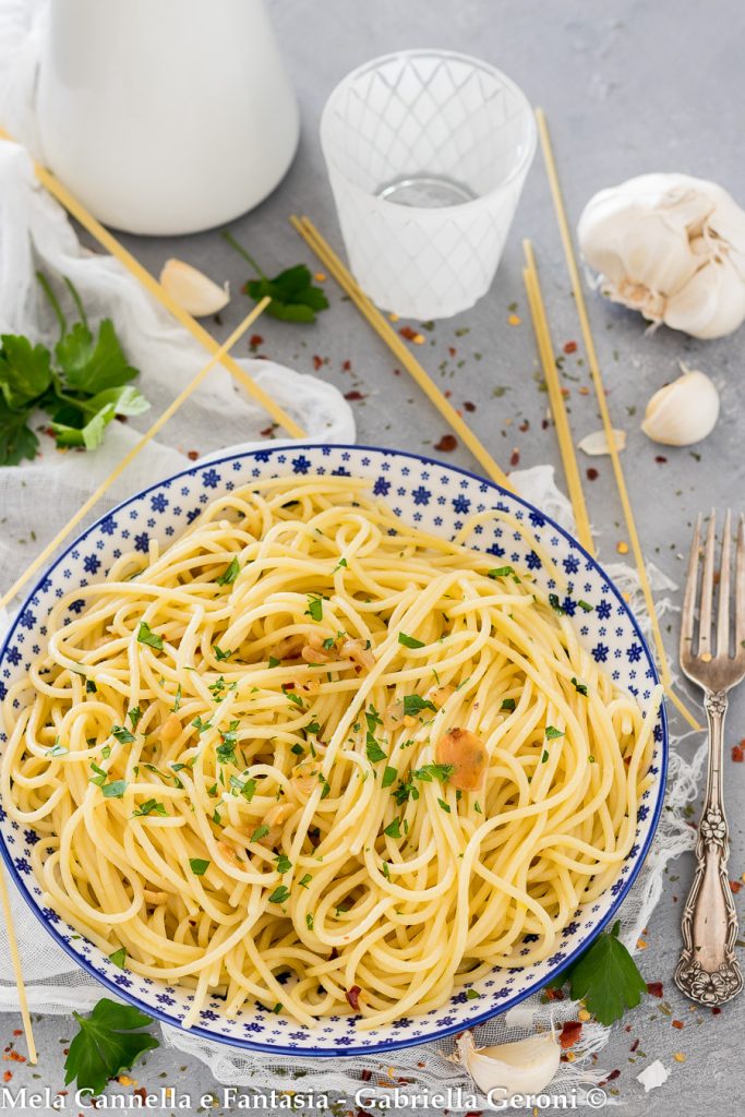 spaghetti with garlic, oil, and chili pepper