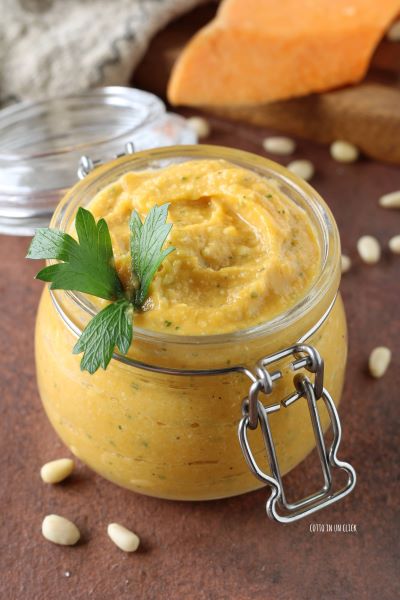 transfer the pumpkin pesto into glass jars
