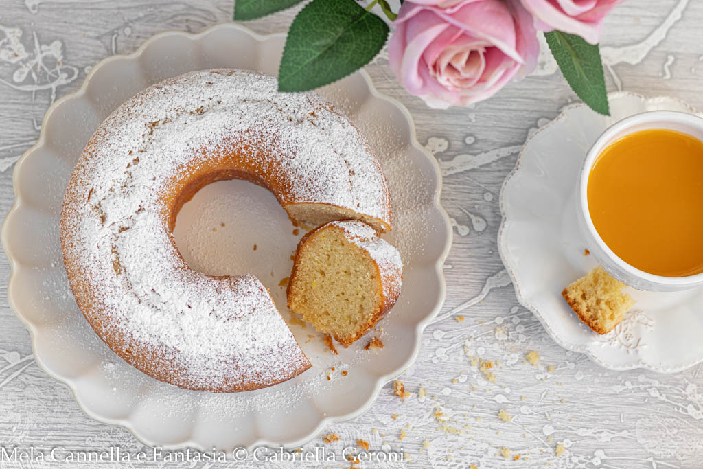 Vegan Bundt Cake with Fruit Juice