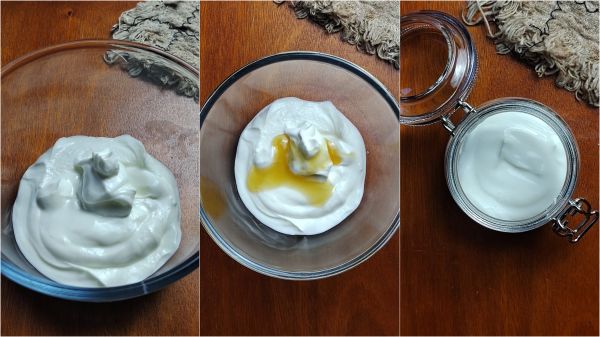 wash the grapes and mix the yogurt with the honey