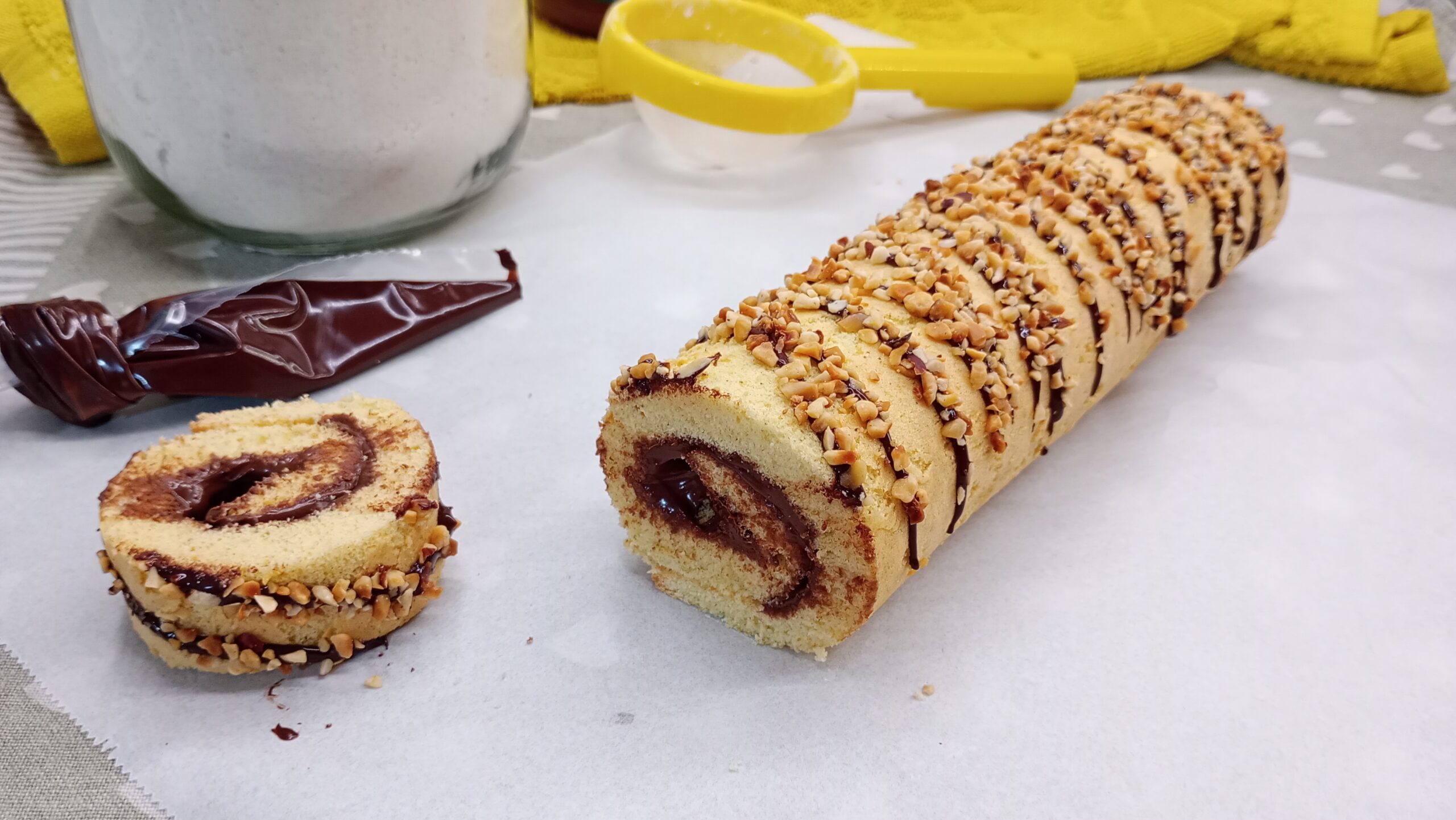 Roll with Hazelnut Cream