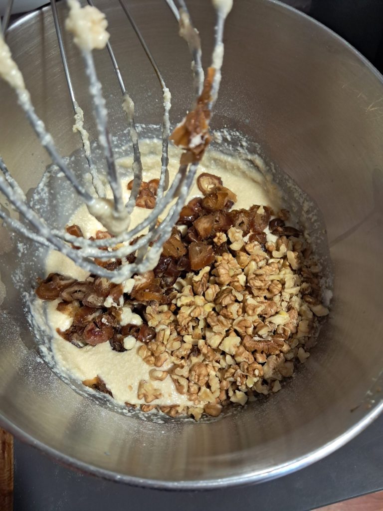 Plumcake with walnuts and dates