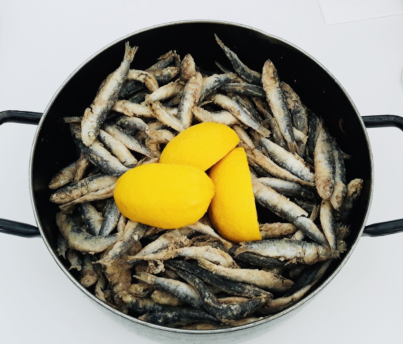 Golden Fried Fresh Anchovies