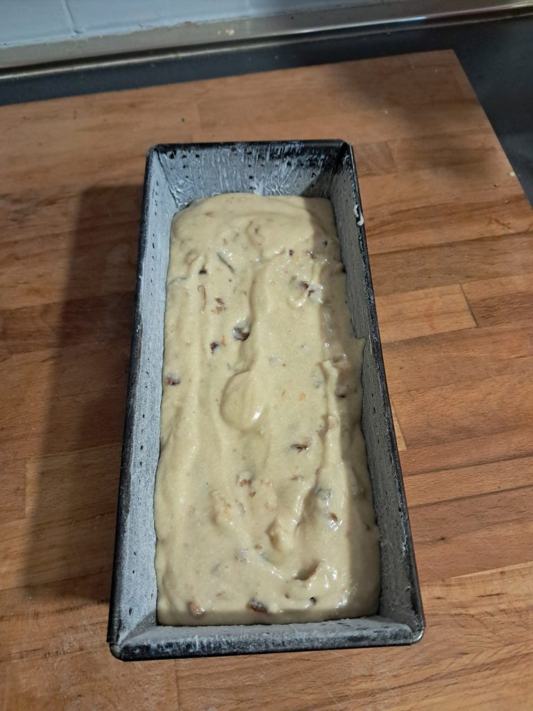 Plumcake with walnuts and dates