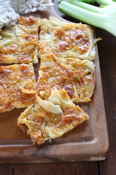 Bake in a static oven at 356°F for 25 minutes and another 5 minutes with the fan or grill function, until a crust forms on the surface.