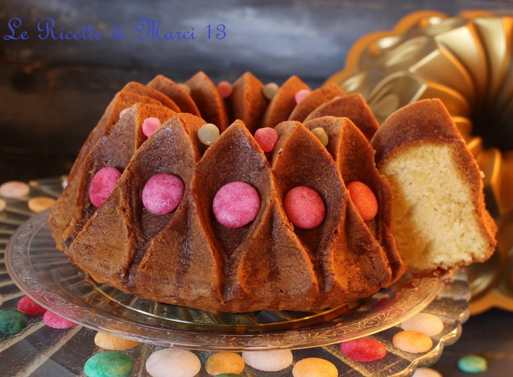 Bundt cake crown