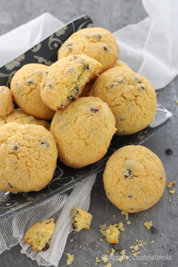 cornmeal and chocolate cookies