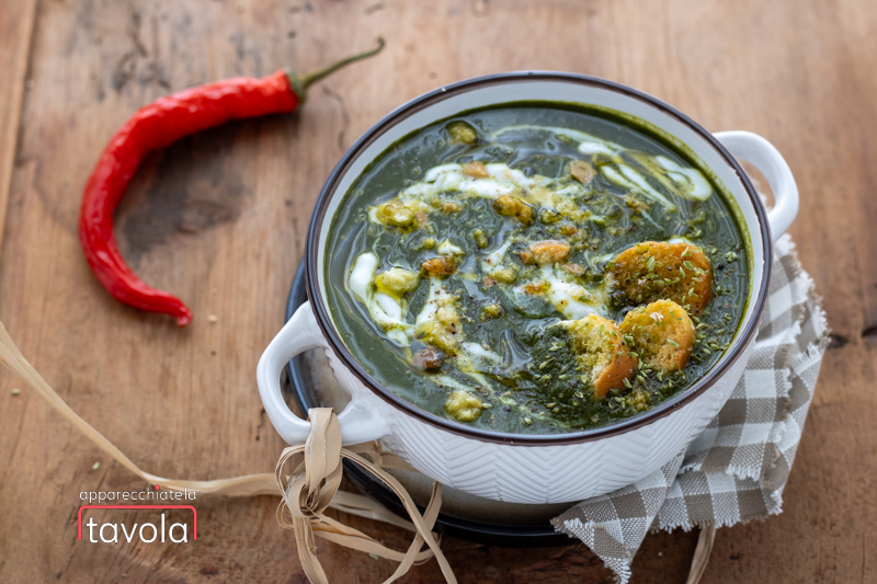 CREAMY KALE AND POTATO SOUP