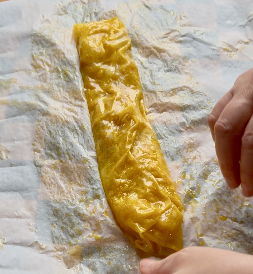 Close the individual apple dessert