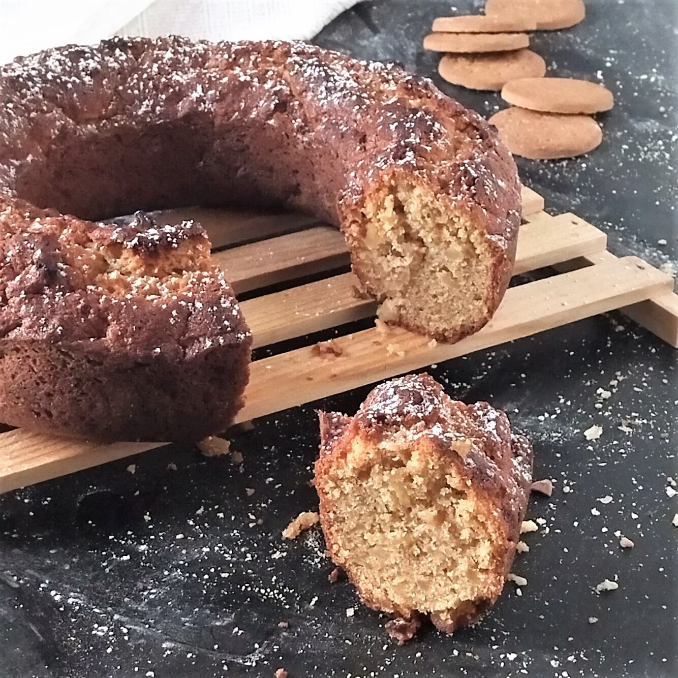 Bundt Cake with Caramelized Apples and Digestives