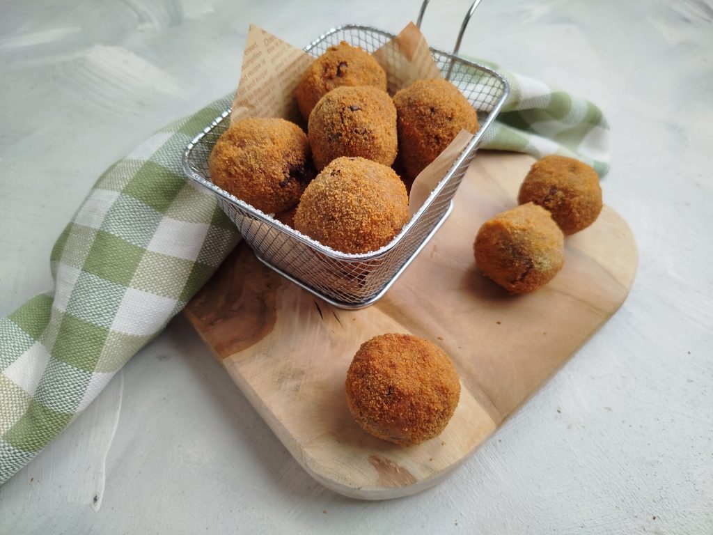 Radicchio and walnut meatballs