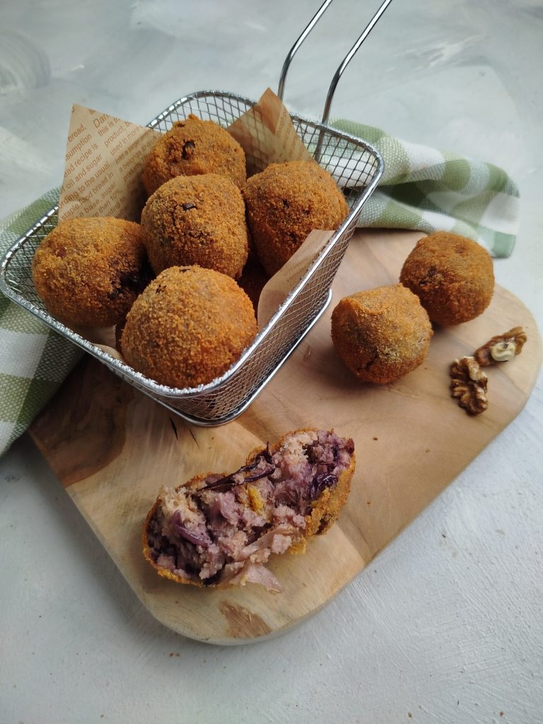 Radicchio and walnut meatballs
