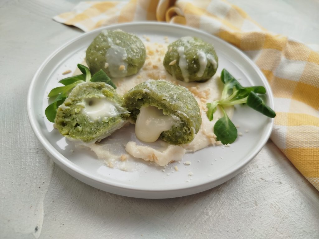 Broccoli gnocchi stuffed with stracchino