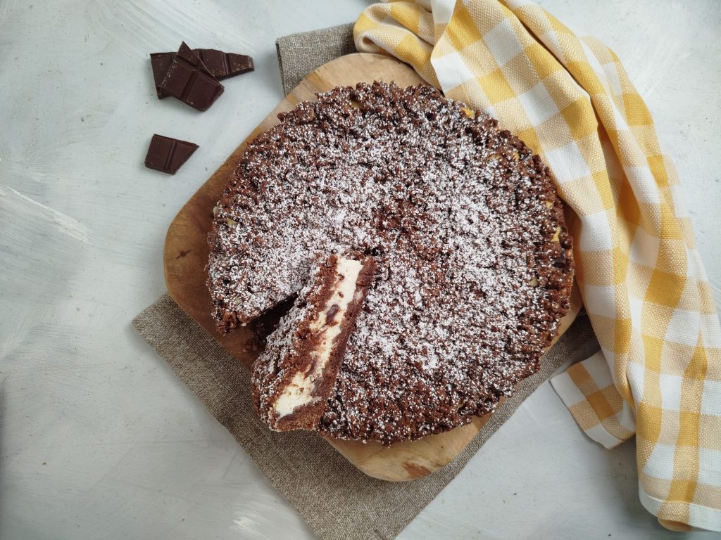 Chocolate crumble cake with ricotta and chocolate