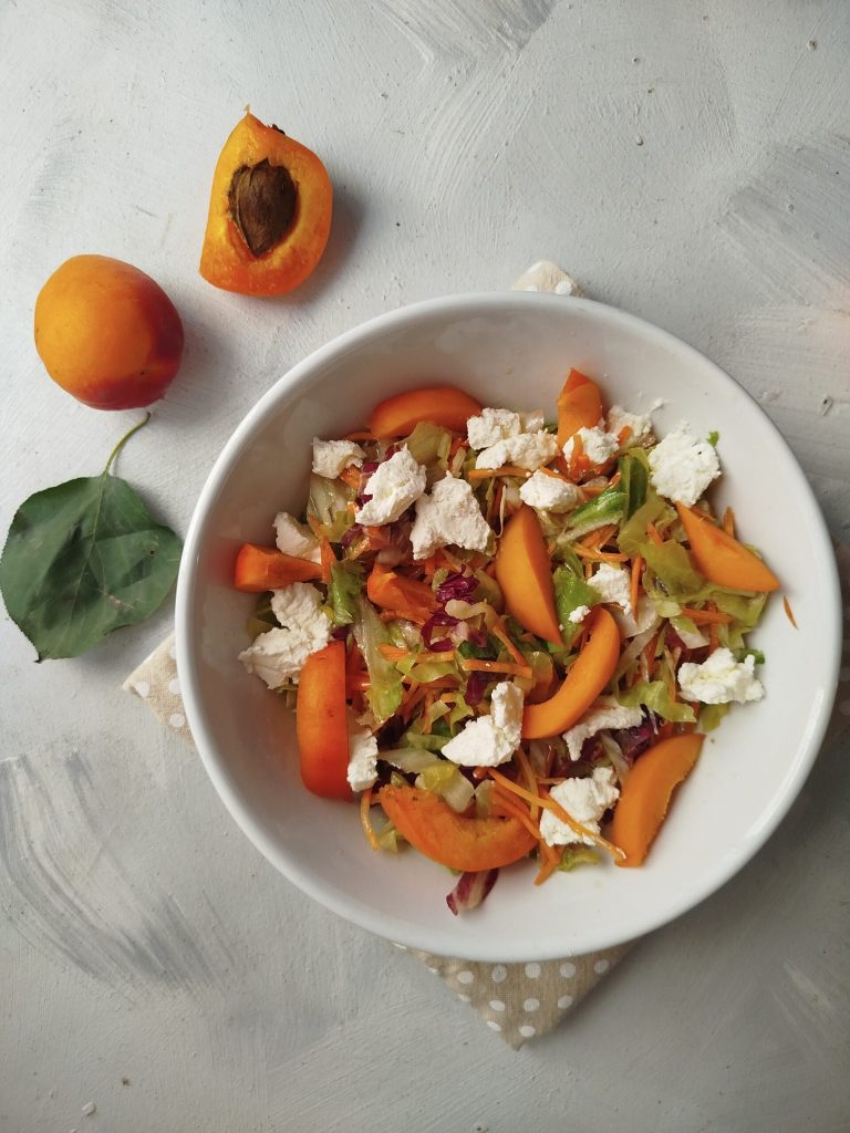 MIXED SALAD WITH FETA AND APRICOTS