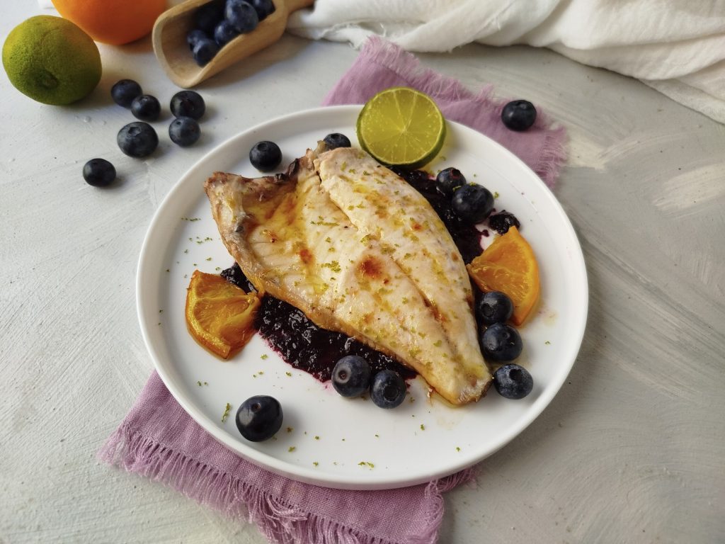 Sea bream fillet with blueberries and lime